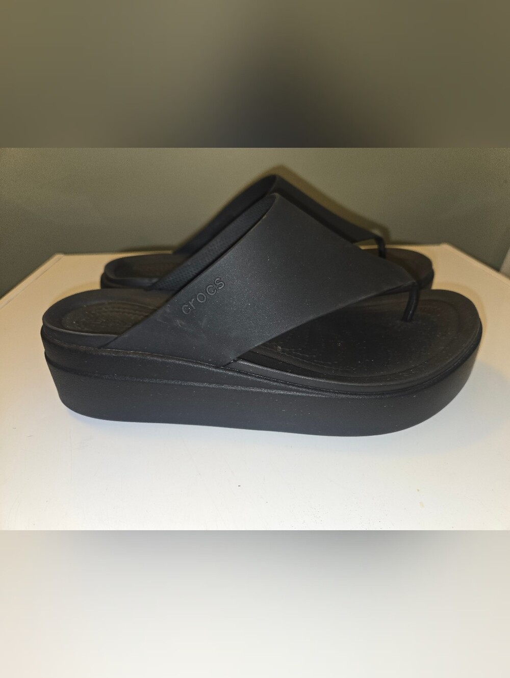 CROCS Women’s Black Platform Thong Sandals Size 11 Wide